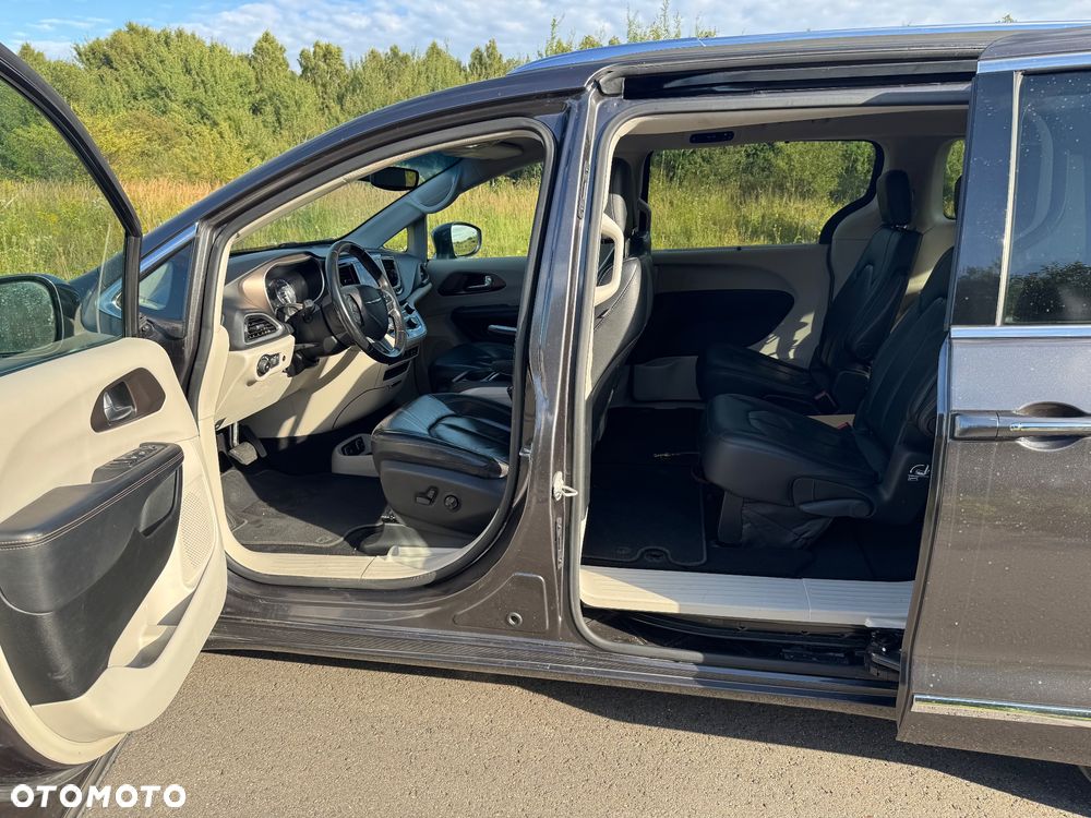 Chrysler Pacifica - 33