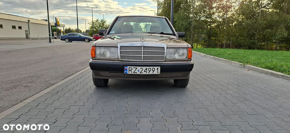 Mercedes-Benz W201 (190) - 7