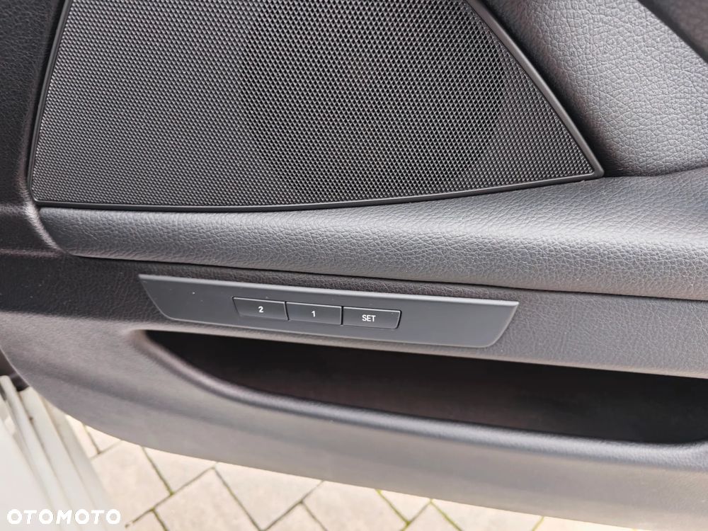 BMW Seria 5 520d xDrive Luxury Line - 34