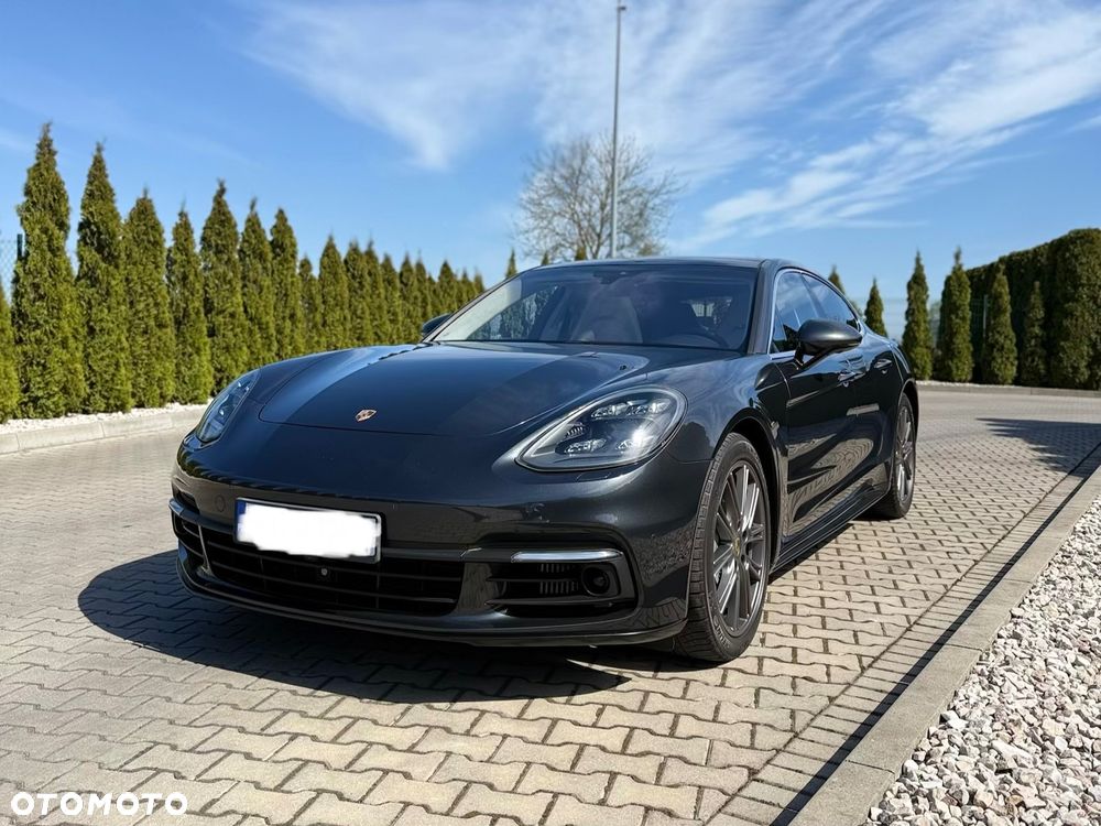 Porsche Panamera - 4