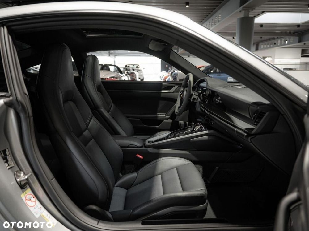 Porsche 911 Carrera - 20