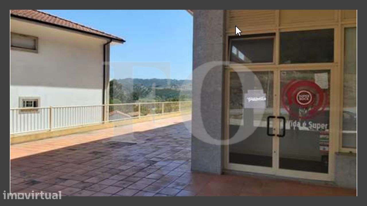 Loja comercial na freguesia de Lustosa, concelho de Lousada. - Grande imagem: 2/20
