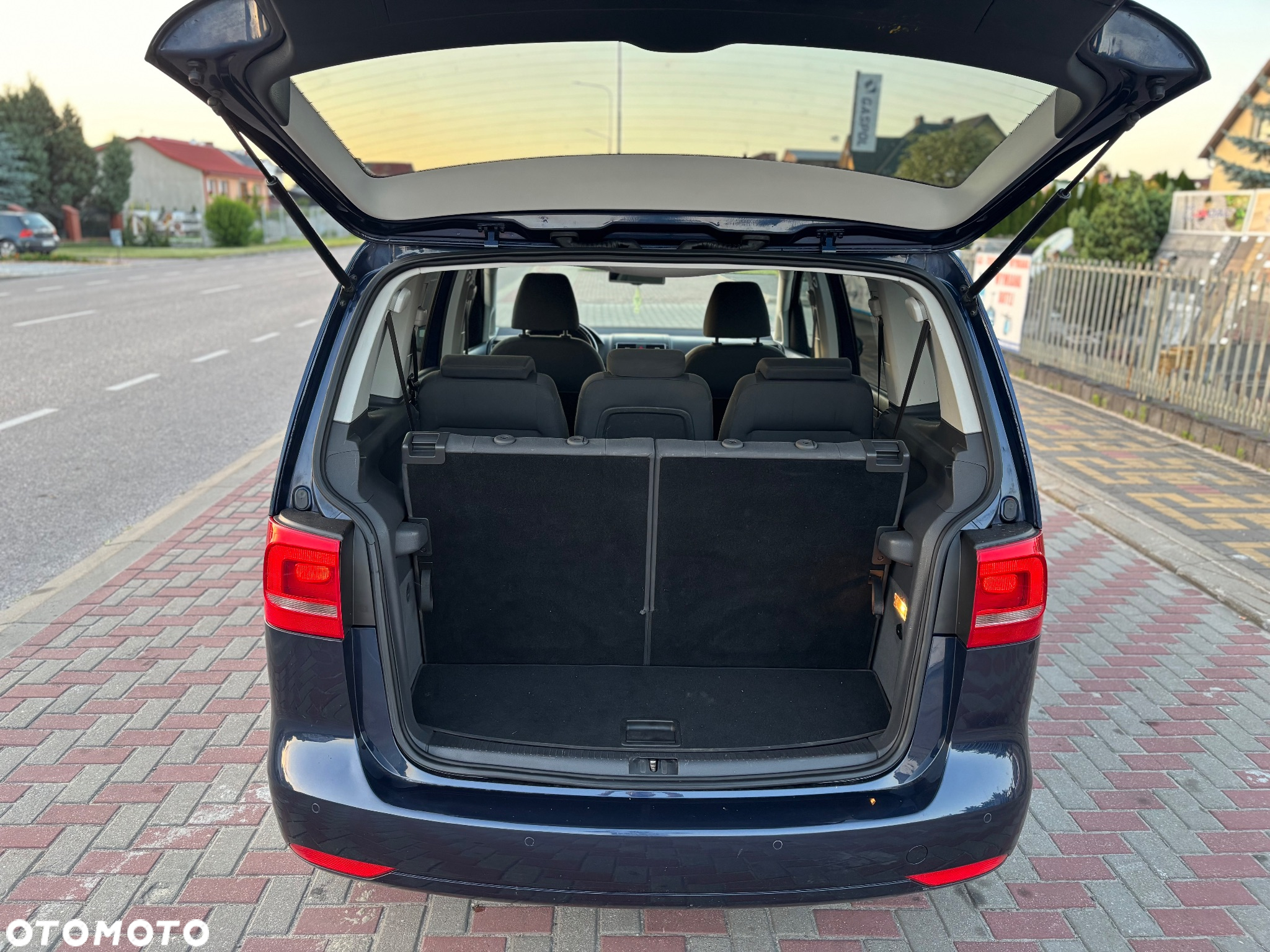 Volkswagen Touran - 18