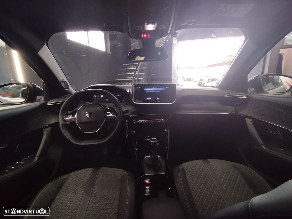 Peugeot 2008 1.2 PureTech Allure — fotografia 16