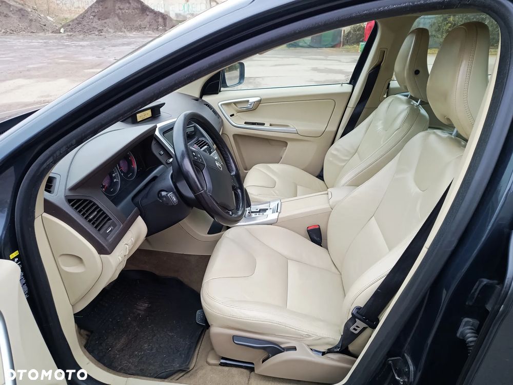 Volvo XC 60 2.4D AWD Momentum - 15