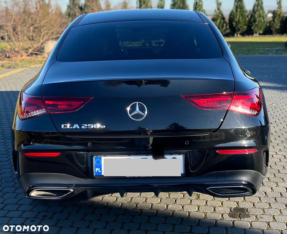 Mercedes-Benz CLA 250 e 8G-DCT AMG Line - 11