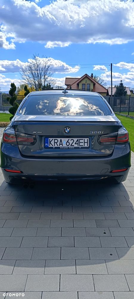 BMW Seria 3 328i Sport Line - 17