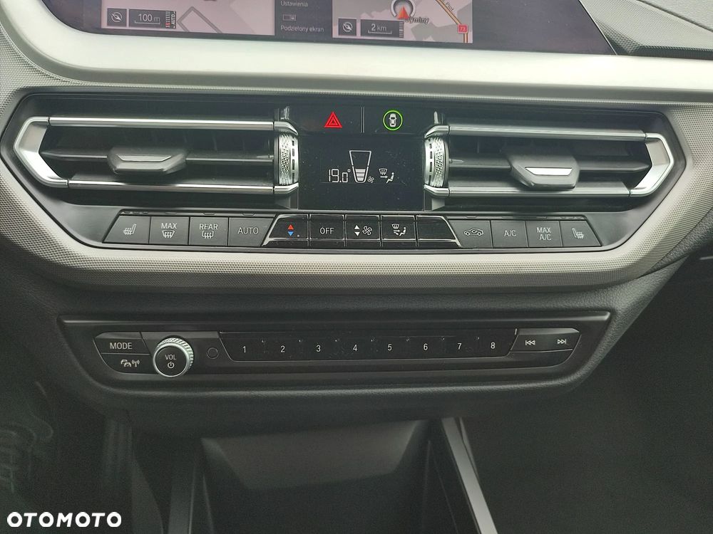 BMW Seria 2 218i Edition Colorvision - 26