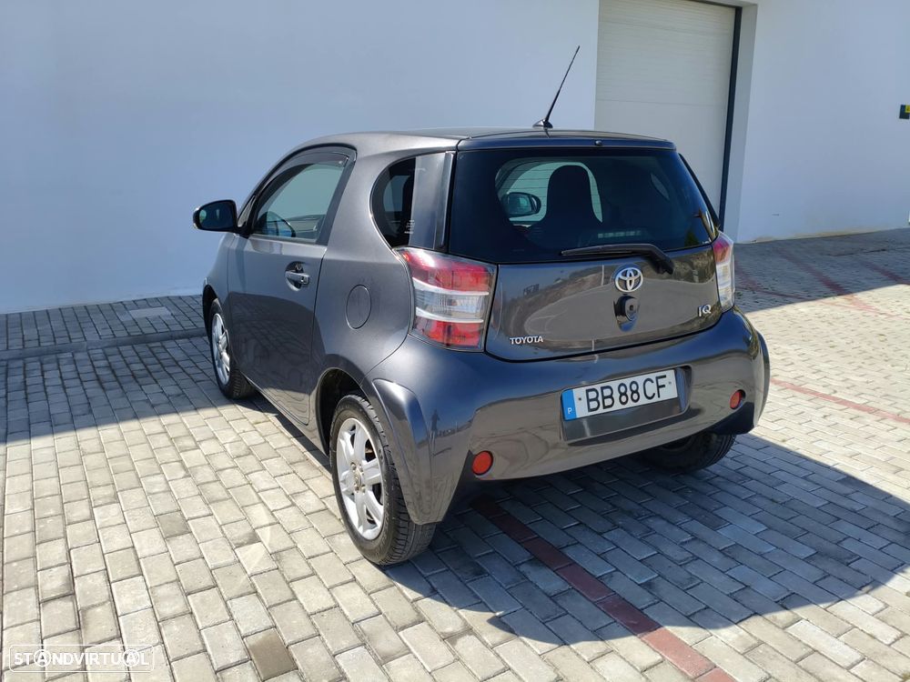 Toyota iQ 1.4 D-4D + - 23