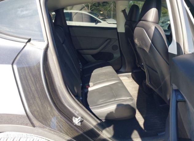 Tesla Model Y Long Range RWD - 4