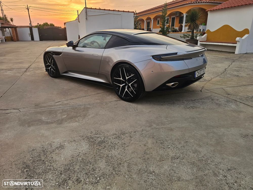 Aston Martin DB12 Coupé V8 - 21