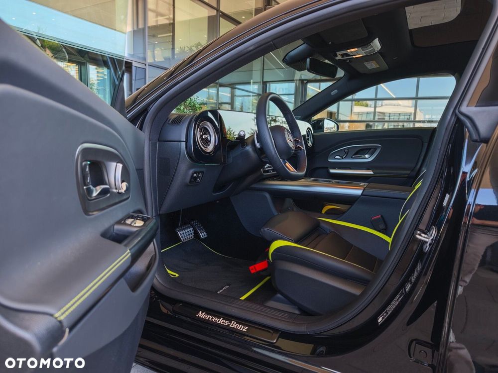 Mercedes-Benz CLA - 11