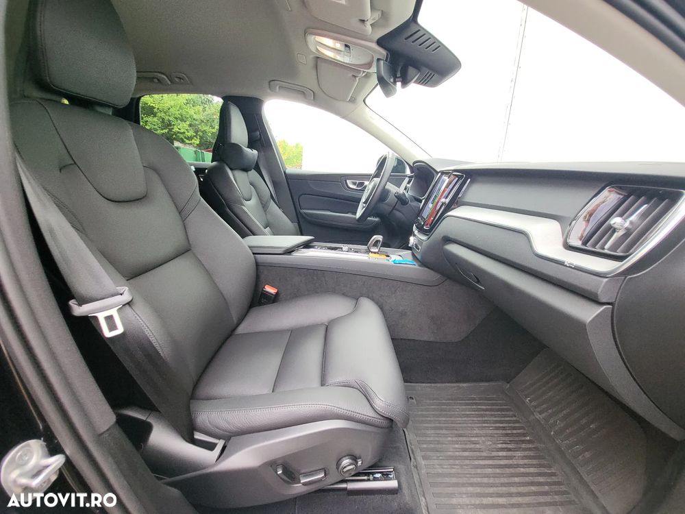 Volvo XC 60 B5 AT AWD MHEV Plus Dark - 12