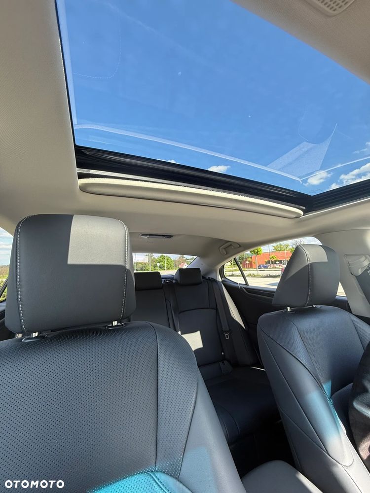 Lexus ES 300h Business Edition + - 8