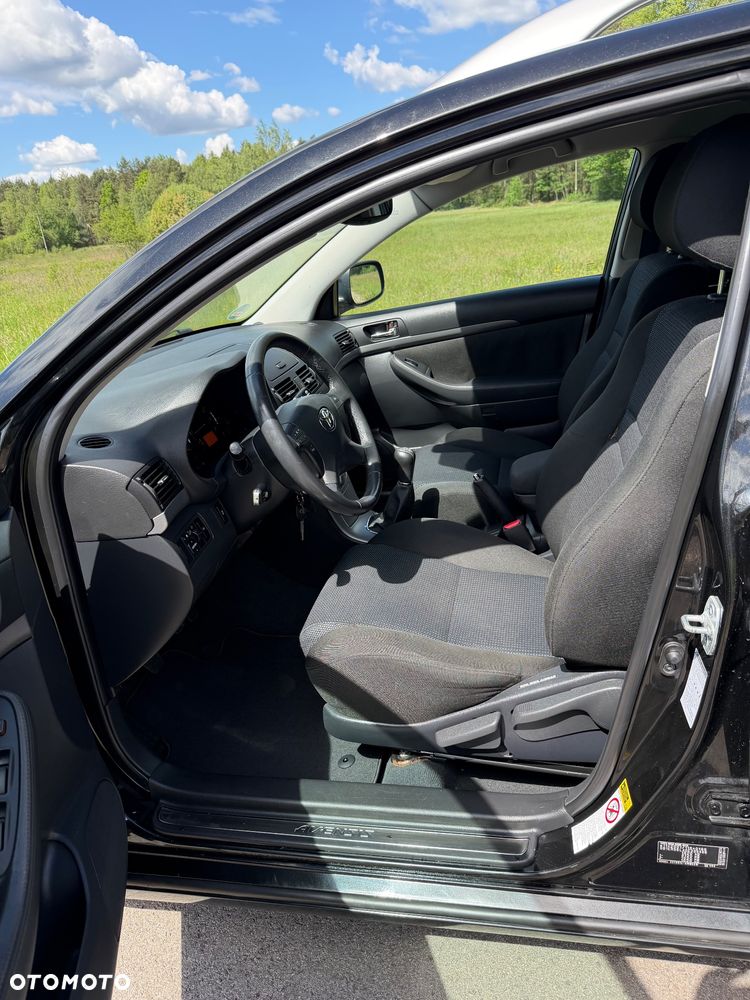 Toyota Avensis 1.8 VVT-i Edition - 27