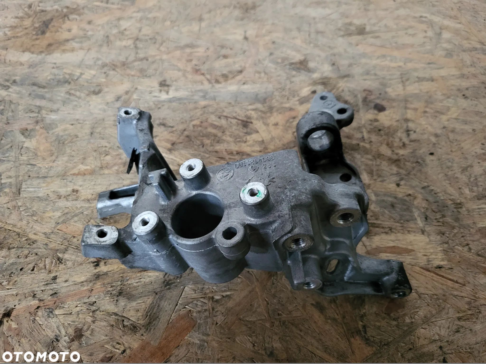Łapa uchwyt alternatora Citroen DS4 1.6 B-HDI - 1
