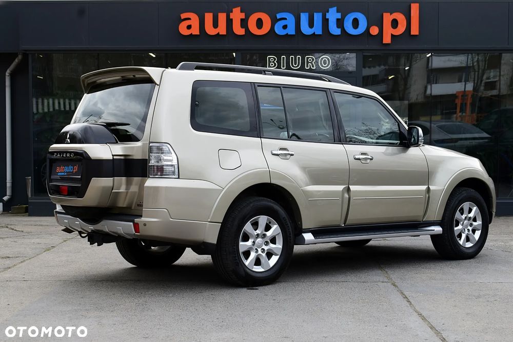 Mitsubishi Pajero - 24