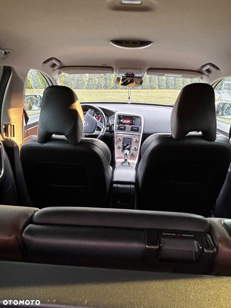 Volvo XC 60 D5 AWD Momentum - 9