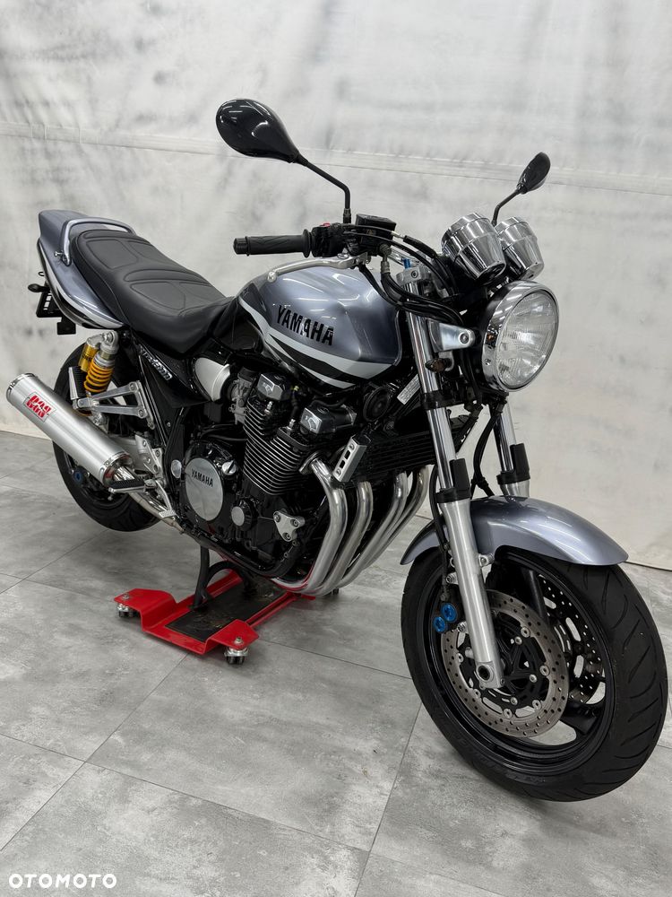 Yamaha XJR - 20