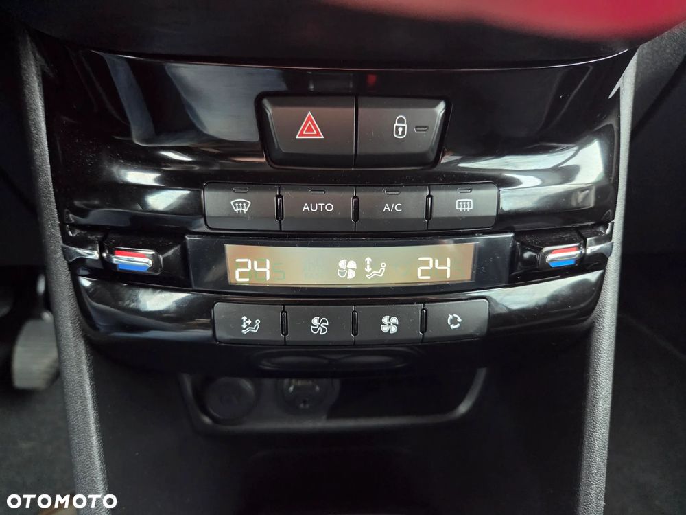 Peugeot 2008 1.2 Pure Tech Style EU6 - 17