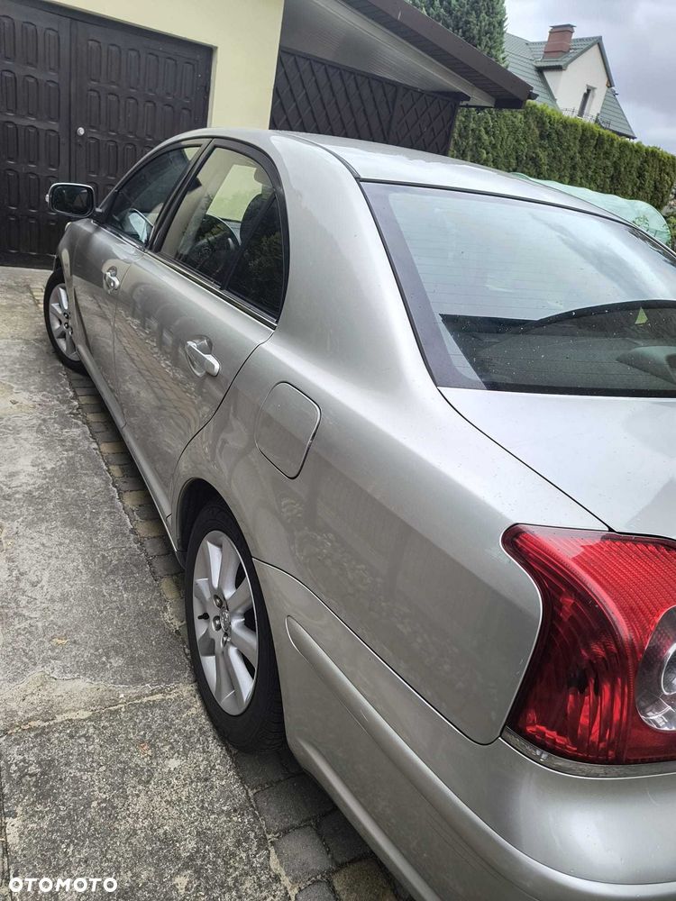 Toyota Avensis - 6