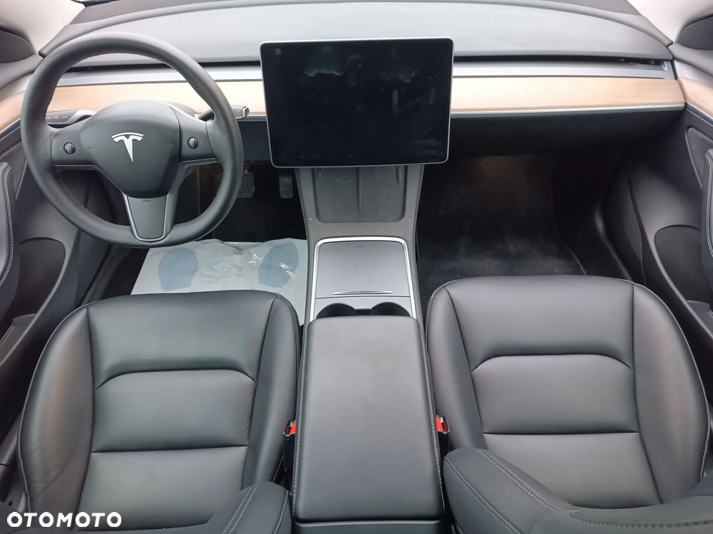 Tesla Model 3 - 8