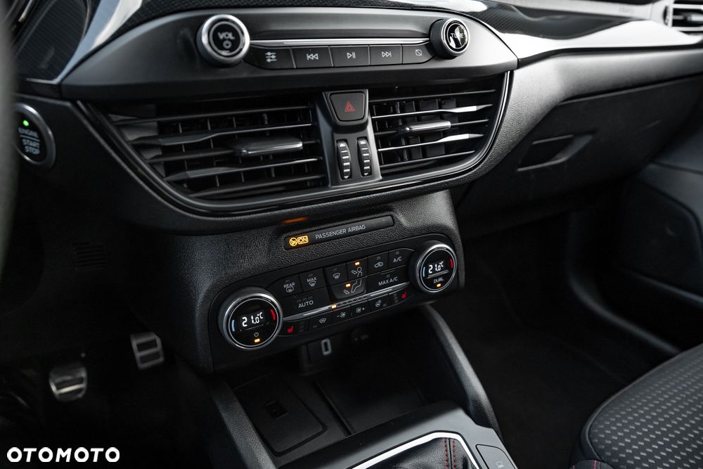 Ford Focus 1.0 EcoBoost ST-Line X - 37