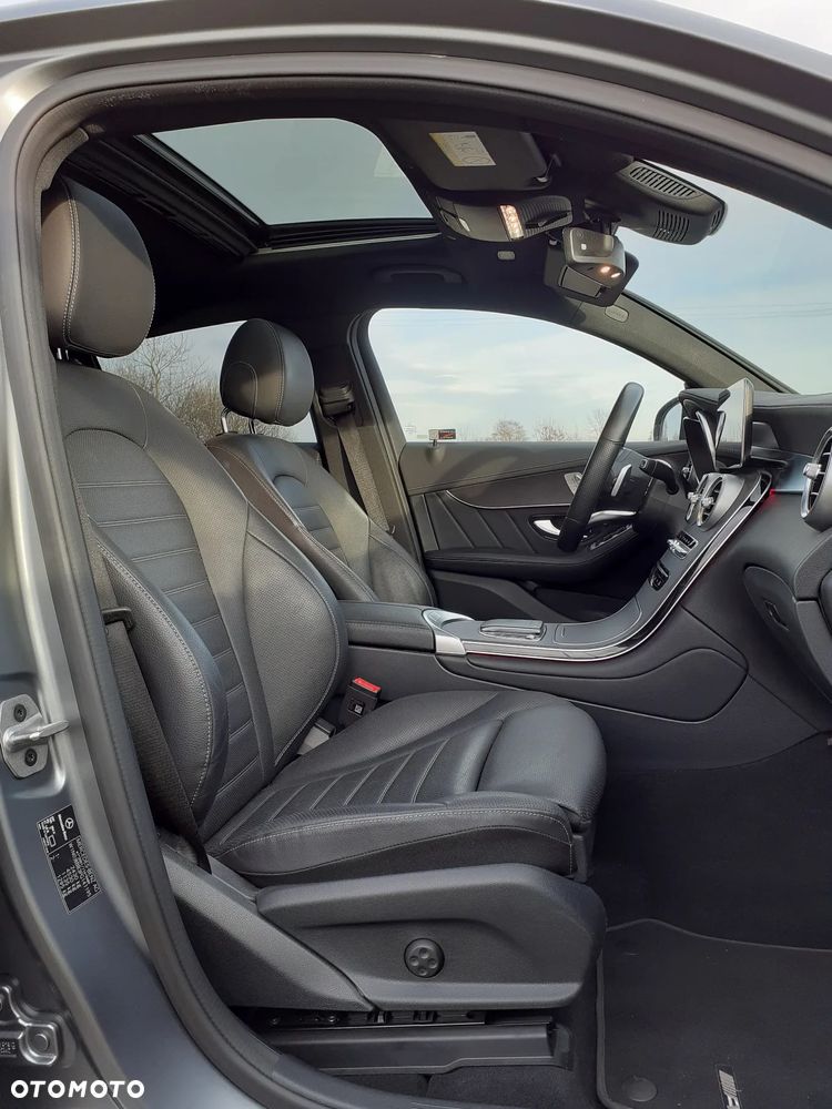 Mercedes-Benz GLC 200 4Matic 9G-TRONIC AMG Line Plus - 23