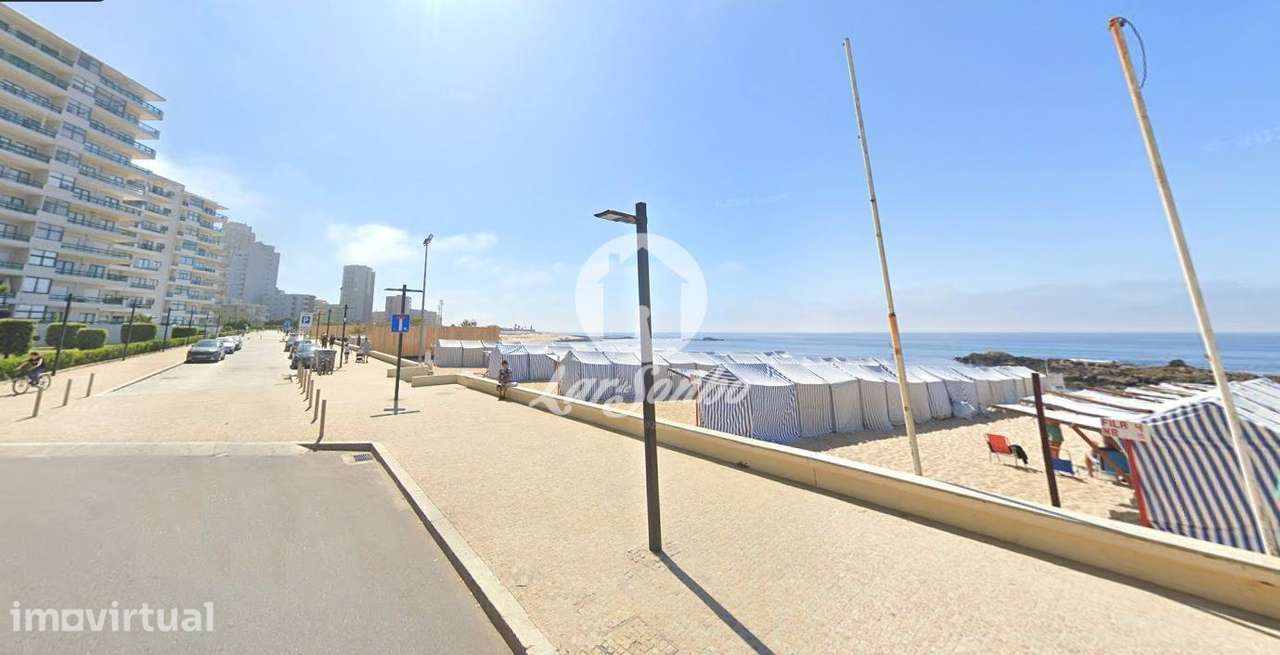 Moradia em banda com terreno de 751 m2 a 50m da praia de Aver-o-Mar... - Grande imagem: 2/7