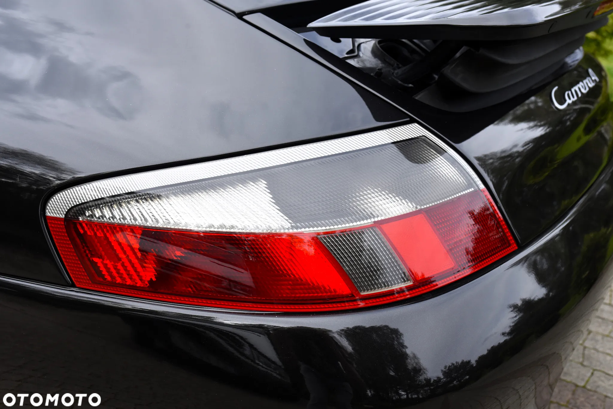 Porsche 911 Carrera 4 - 21