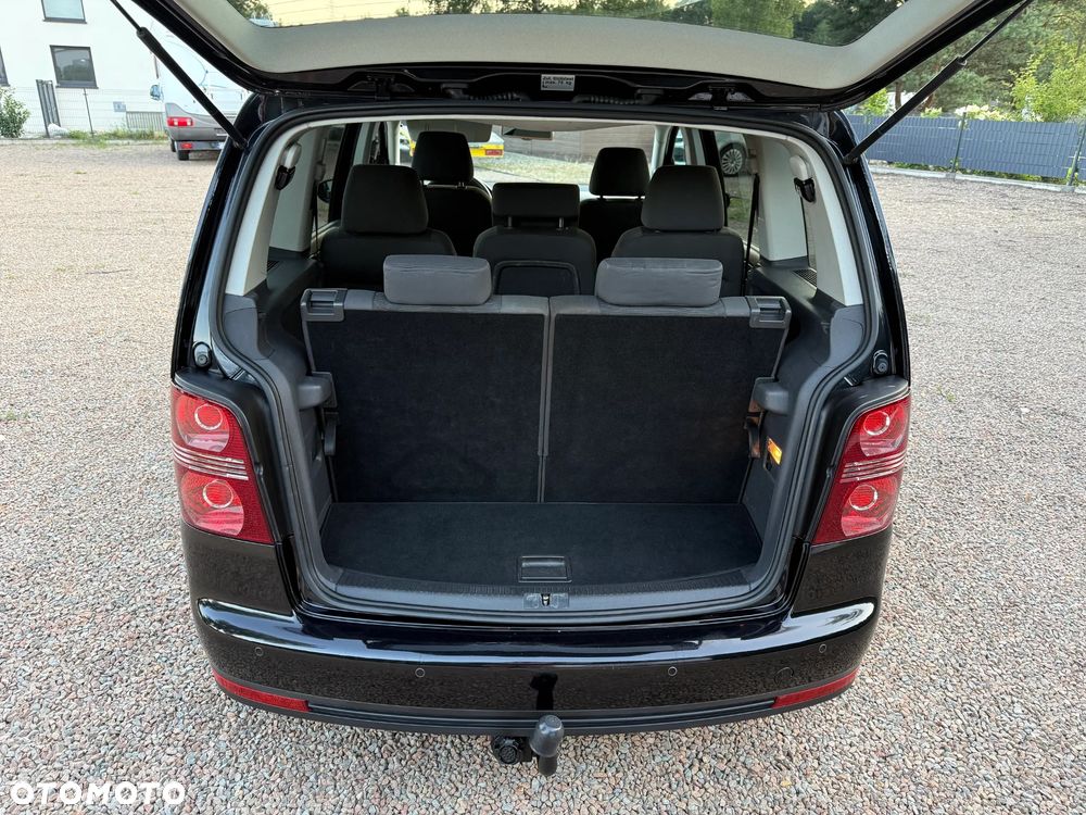 Volkswagen Touran - 17