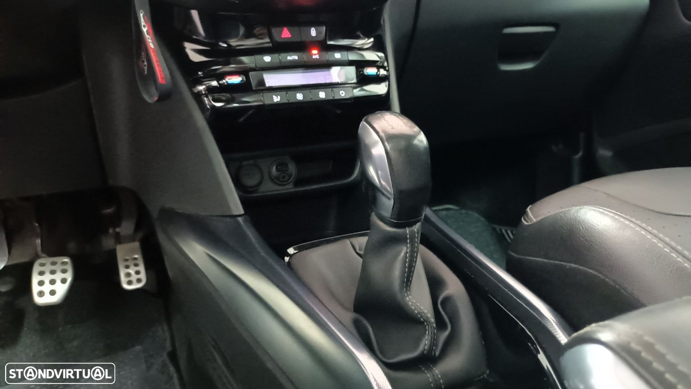 Peugeot 2008 1.2 PureTech Allure - 48