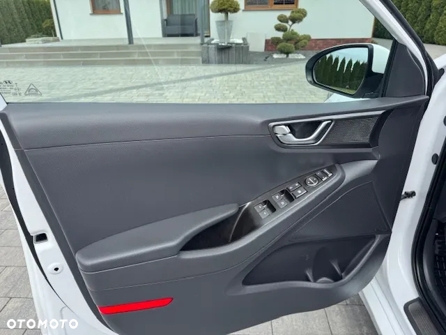 Hyundai IONIQ - 26