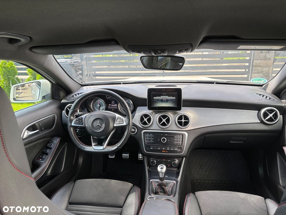 Mercedes-Benz GLA 180 AMG Line - 40
