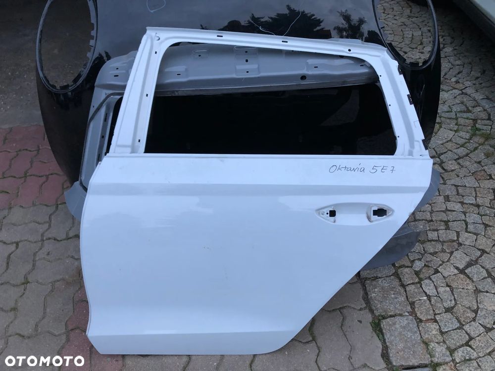 Drzwi lewe tylne Skoda Octavia 4 IV kombi 20- 5E7833311
