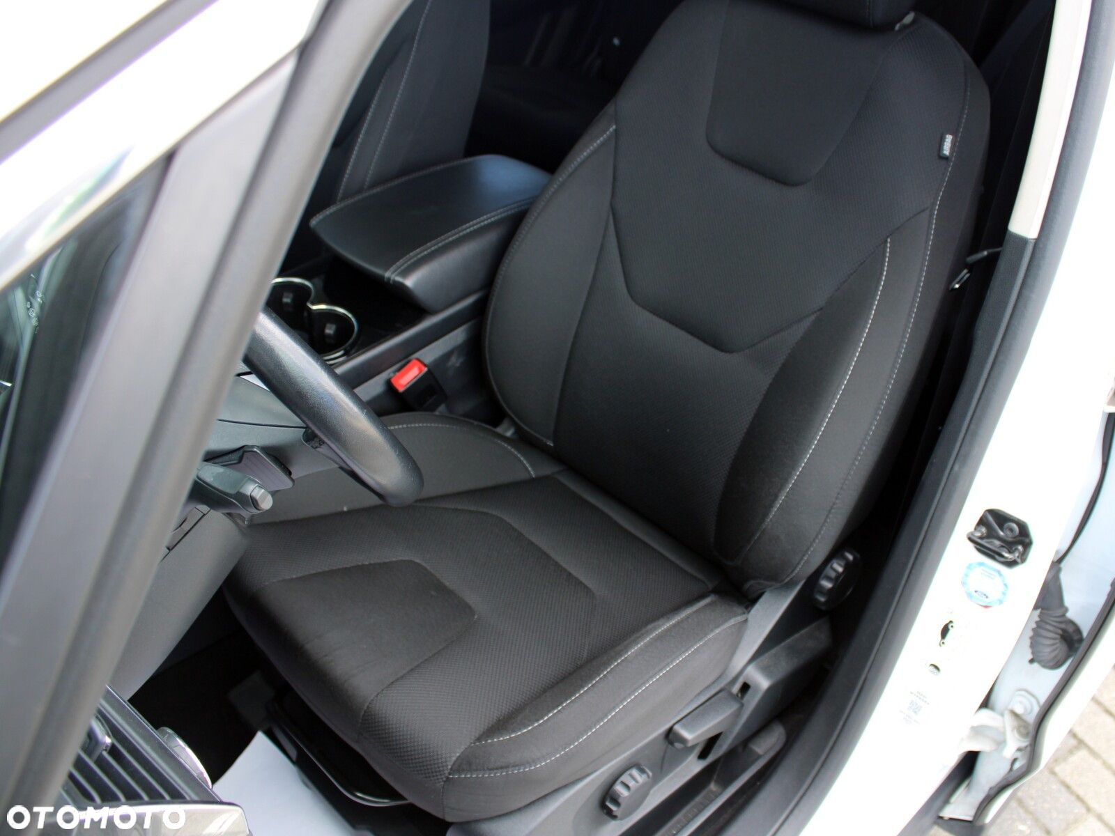 Ford S-Max - 12