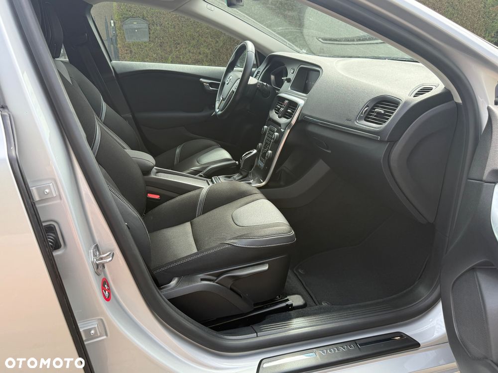 Volvo V40 T2 Drive-E Momentum - 10