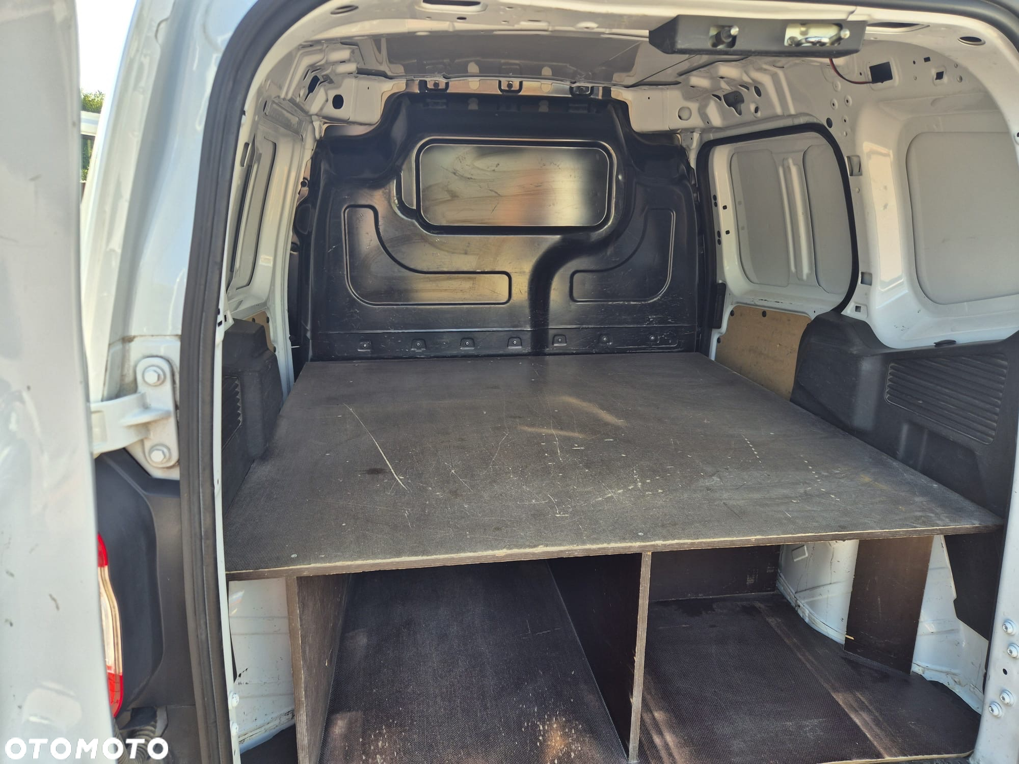 Ford Transit Courier - 16