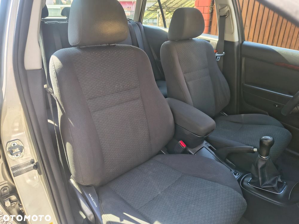 Toyota Avensis 2.0 VVT-i Edition - 17