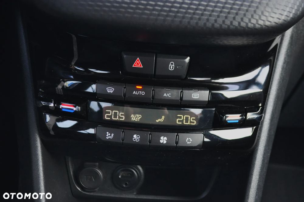 Peugeot 2008 1.2 Pure Tech Style S&S - 20