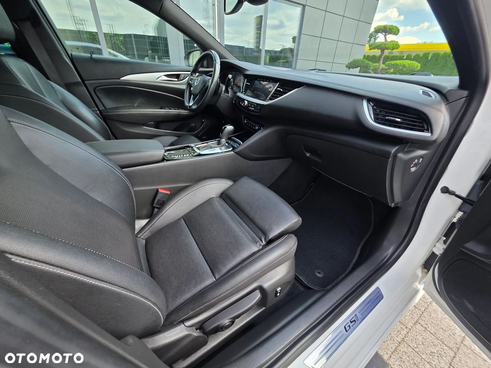 Opel Insignia 2.0 T 4x4 GSi + S&S - 33
