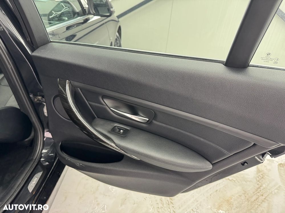 BMW Seria 3 320d Aut. Luxury Line - 22