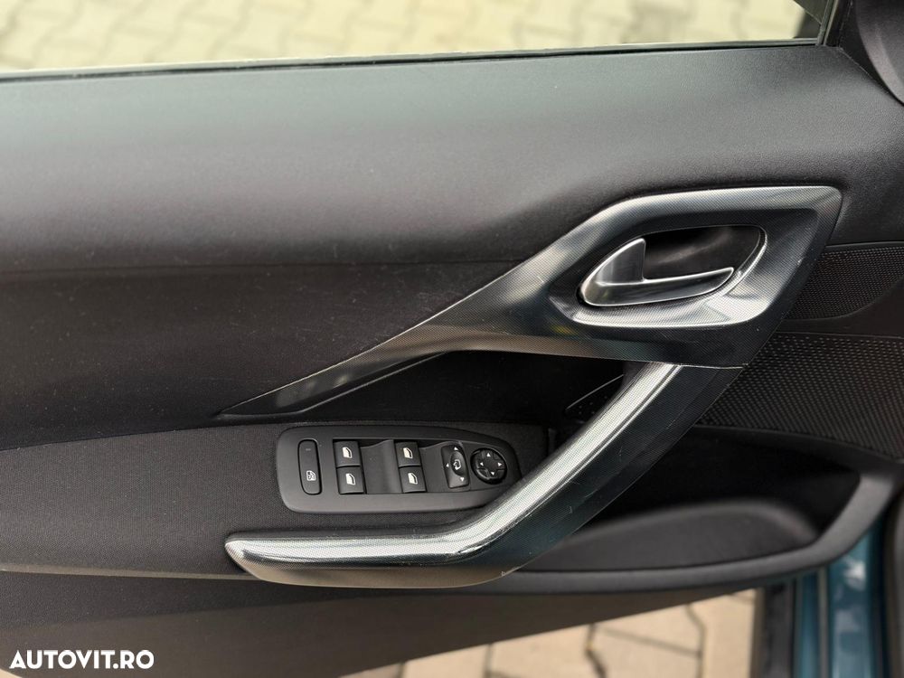 Peugeot 2008 1.2 L PureTech Allure - 20