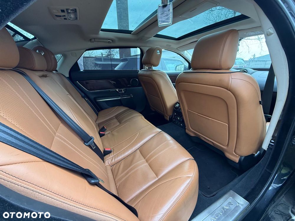 Jaguar XJ 3.0 D V6 LWB Portfolio - 14