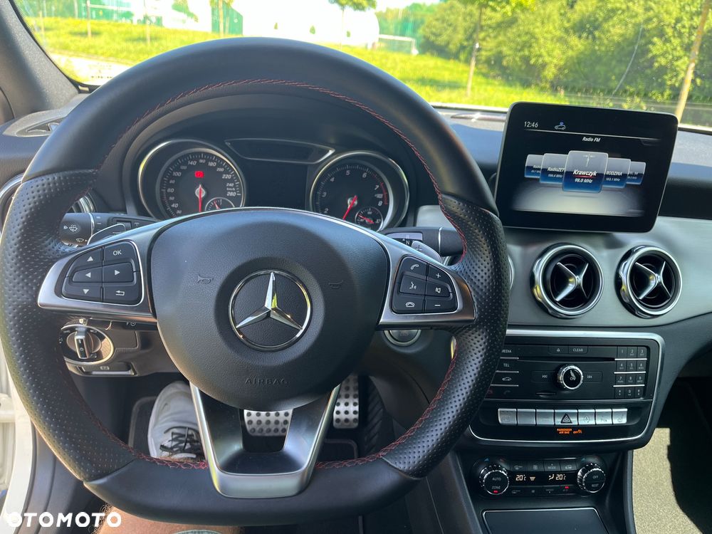 Mercedes-Benz GLA 200 7G-DCT AMG Line - 13