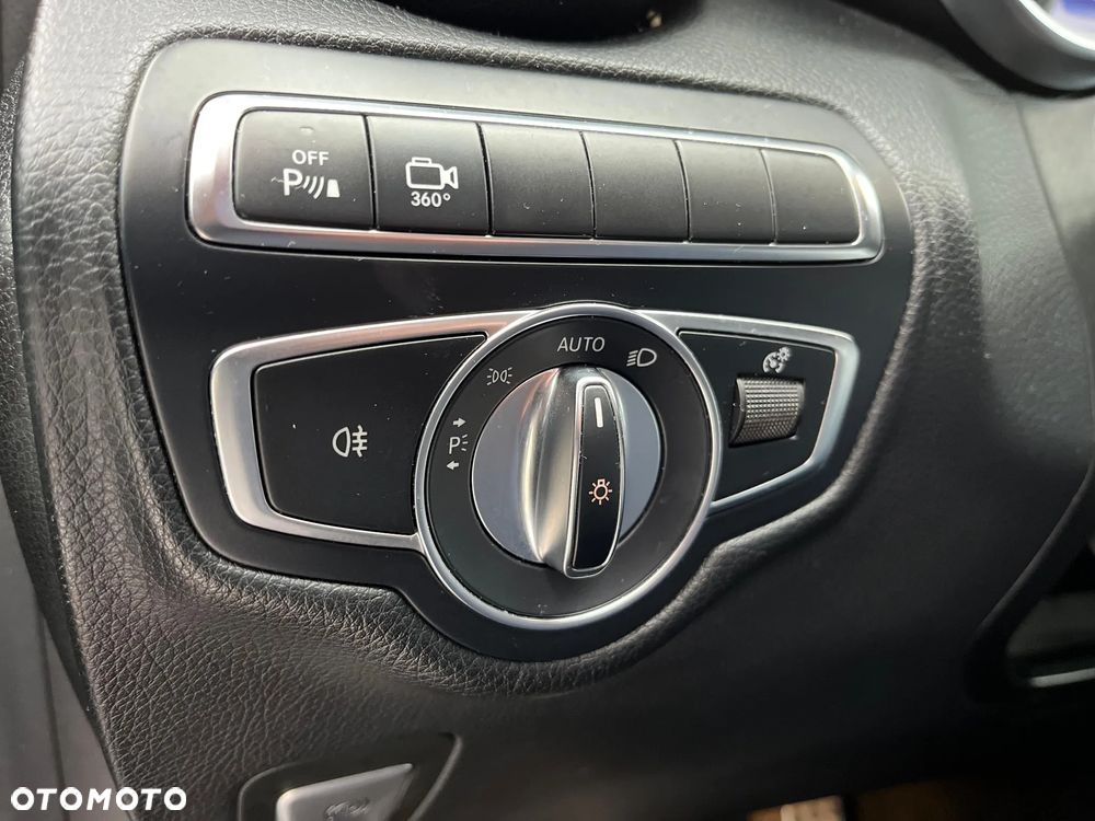 Mercedes-Benz GLC 250 4Matic 9G-TRONIC AMG Line - 23