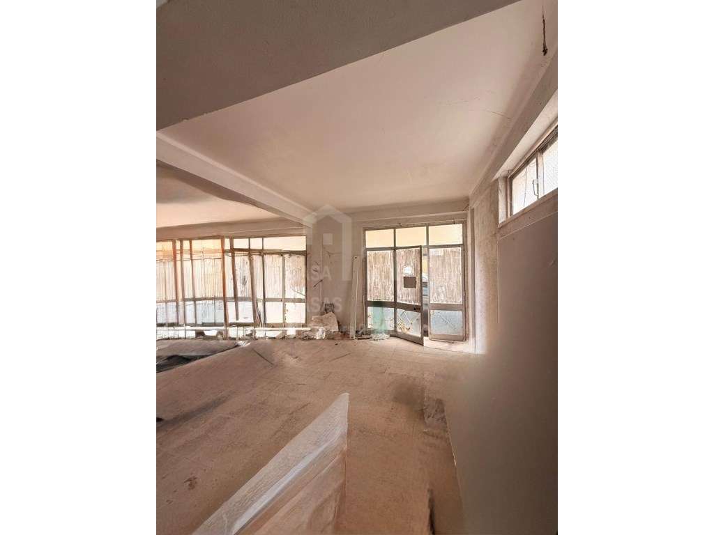 Vende Garagem - Ericeira Centro, A Casa das Casas - Grande imagem: 4/5