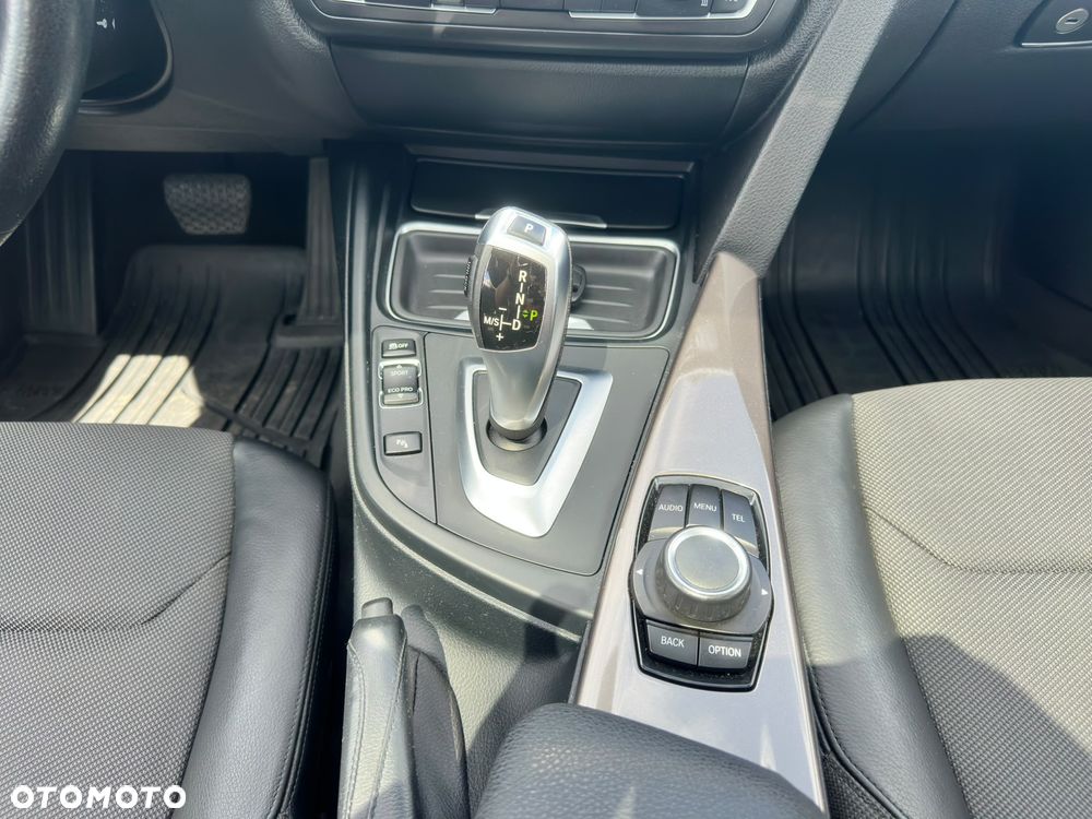 BMW Seria 3 320d Luxury Line - 2