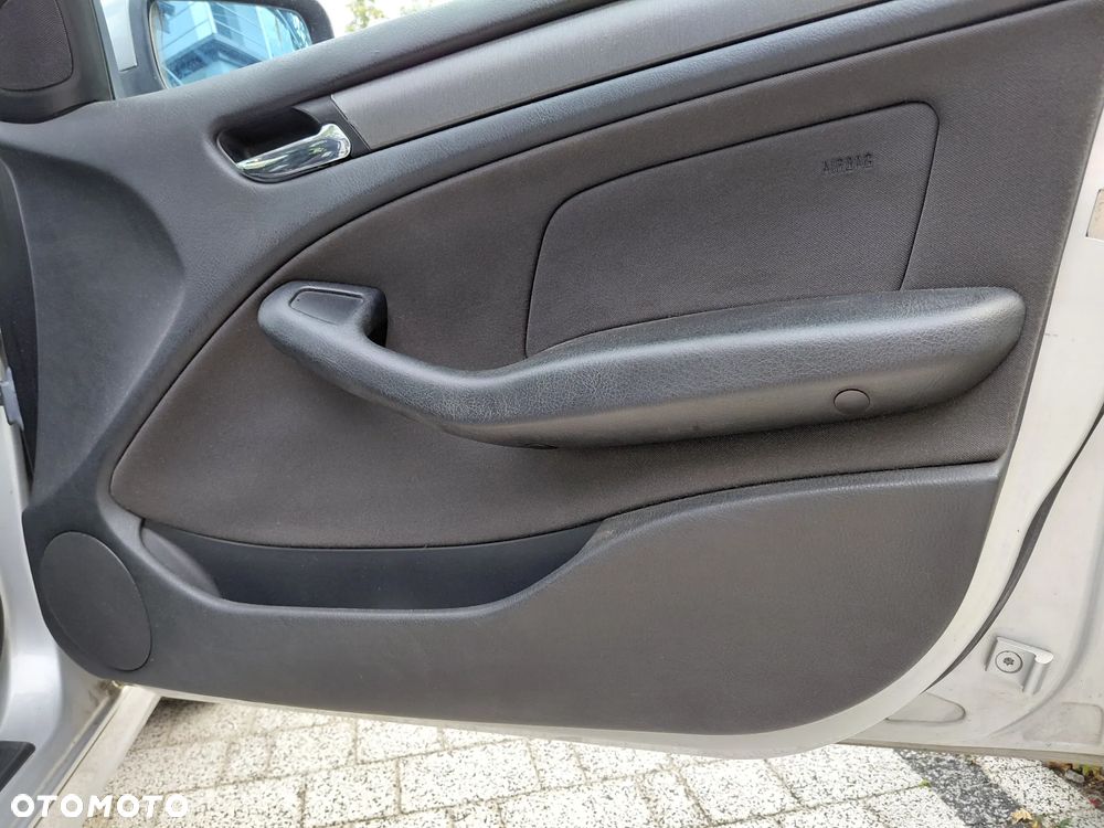 BMW Seria 3 316i - 33