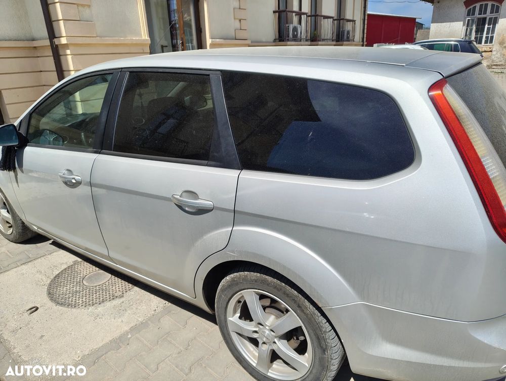 Ford Focus 1.6i Titanium - 3
